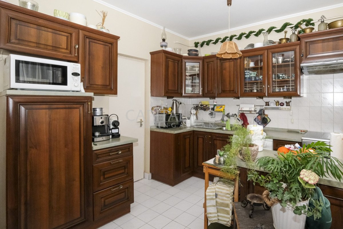 Kitchen with built-in appliances