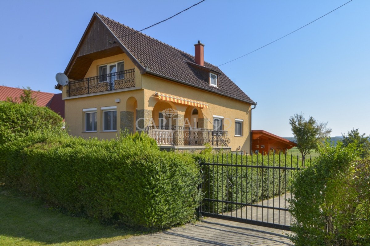 Family House - 4104