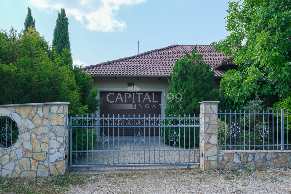 Family House - 4302