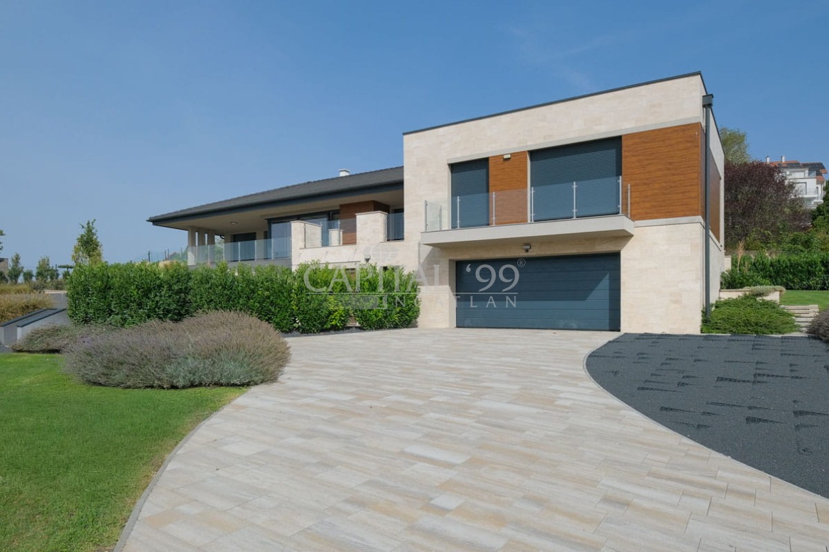 Family House - 4427